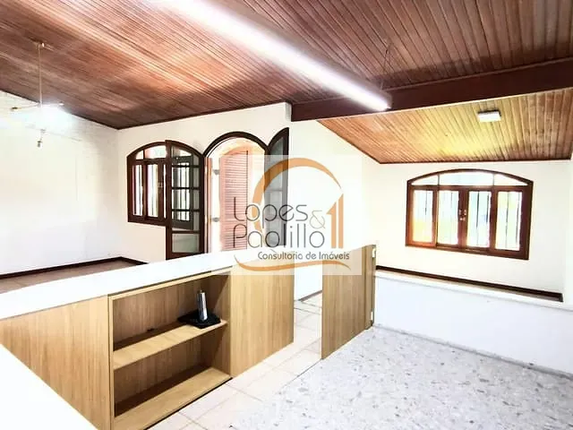 Casa com 600m² 3 quartos e 4 banheiros, para alugar, no bairro Vila Santista em Atibaia