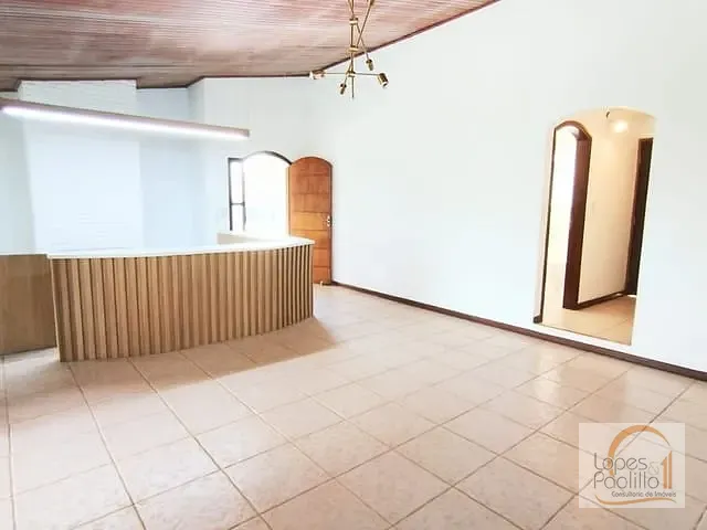 Casa com 600m² 3 quartos e 4 banheiros, para alugar, no bairro Vila Santista em Atibaia