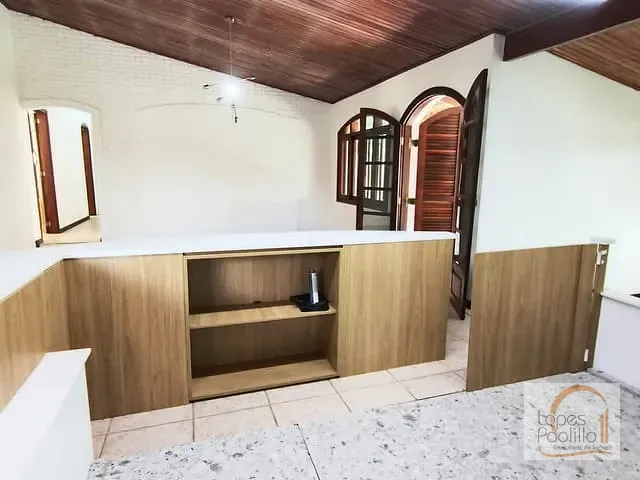 Casa com 600m² 3 quartos e 4 banheiros, para alugar, no bairro Vila Santista em Atibaia