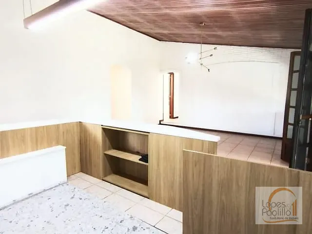 Casa com 600m² 3 quartos e 4 banheiros, para alugar, no bairro Vila Santista em Atibaia