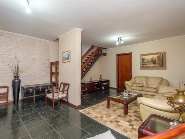 Foto do Casa - Casa para venda em Pompeia com 5 quartos, sendo 1 suíte , 220m² | Lares e Andares Imóveis
