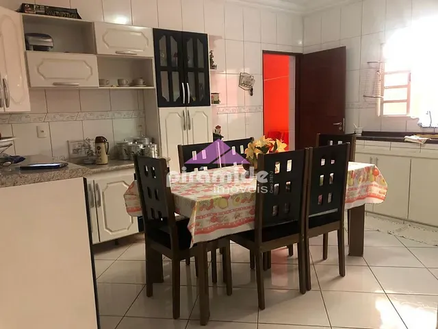 Casa com 130m² 3 quartos e 3 banheiros, à venda, no bairro Vila das Flores em São José dos Campos