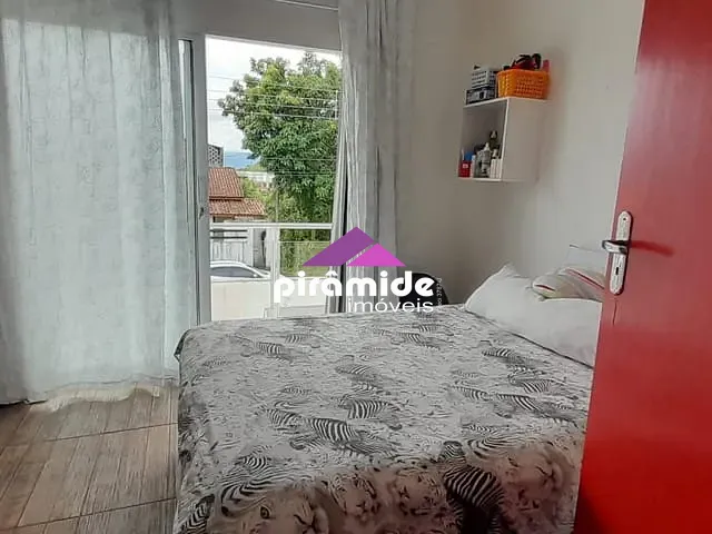 Casa com 360m² 3 quartos e 3 banheiros, à venda, no bairro Jardim Britânia em Caraguatatuba