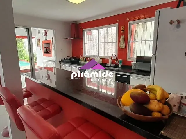 Casa com 360m² 3 quartos e 3 banheiros, à venda, no bairro Jardim Britânia em Caraguatatuba