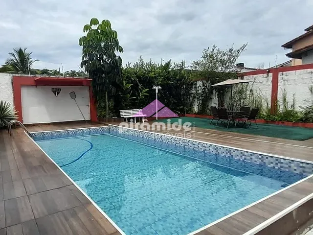 Casa com 360m² 3 quartos e 3 banheiros, à venda, no bairro Jardim Britânia em Caraguatatuba