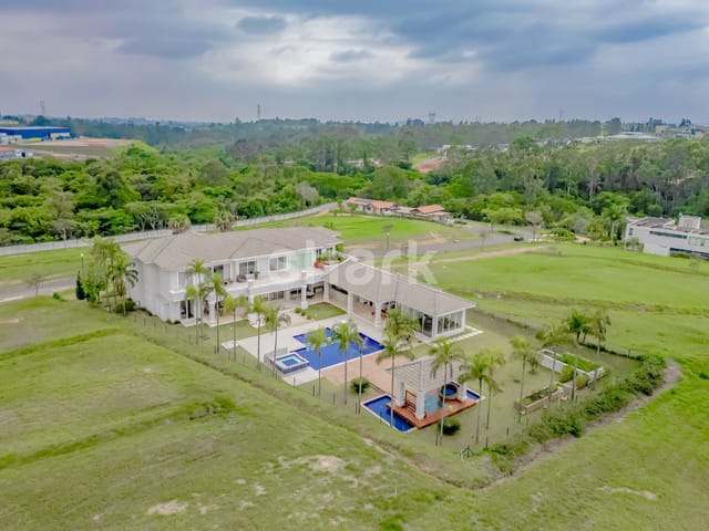 Casa com 2500m² 6 quartos e 8 banheiros, à venda ou para alugar, no bairro Condomínio Terras de São José em Itu