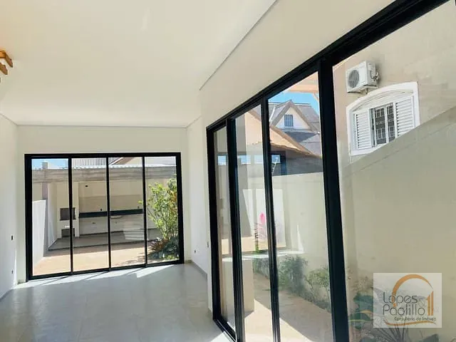 Casa com 200m² 3 quartos e 3 banheiros, à venda, no bairro Loteamento Loanda em Atibaia
