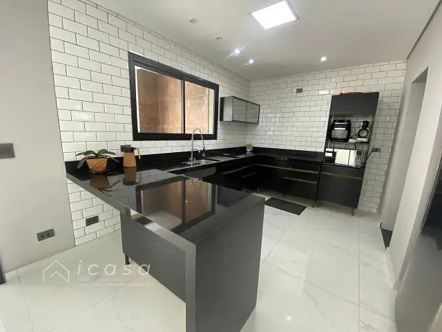 Casa com 260m² 4 quartos e 4 banheiros, à venda, no bairro Urbanova em São José dos Campos