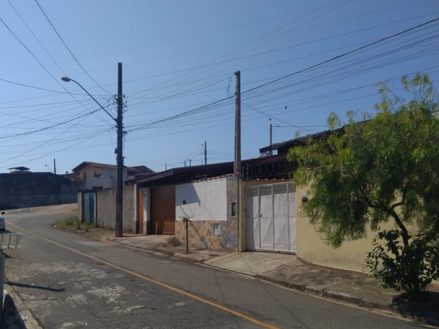 Casa com 250m² 3 quartos e 1 banheiro, à venda, no bairro Vila Suiça em Pindamonhangaba
