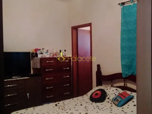 Casa com 250m² 3 quartos e 1 banheiro, à venda, no bairro Vila Suiça em Pindamonhangaba