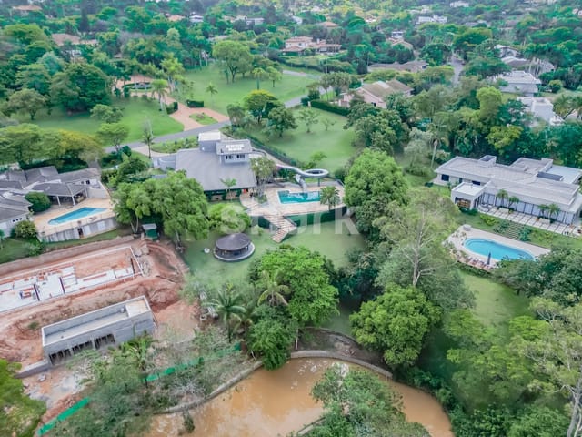 Casa com 2600m² 5 quartos e 5 banheiros, à venda, no bairro Condomínio Terras de São José em Itu