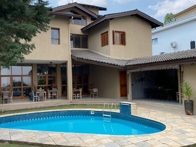Casa com 808m² 4 quartos e 6 banheiros, à venda, no bairro Alphaville em Santana de Parnaíba