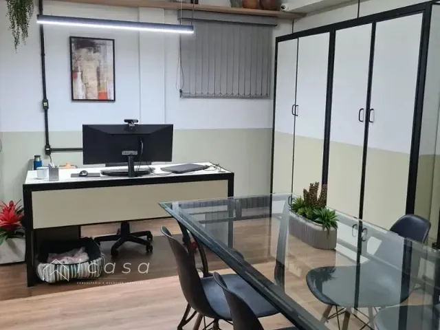 Casa com 550m² 4 quartos e 2 banheiros, para alugar, no bairro Jardim das Colinas em São José dos Campos