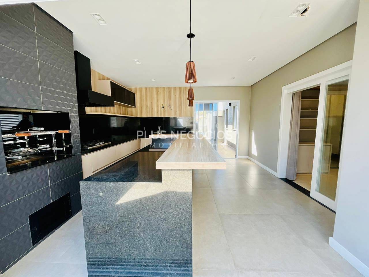 Casa à venda com 4 quartos, 296m² - Foto 4