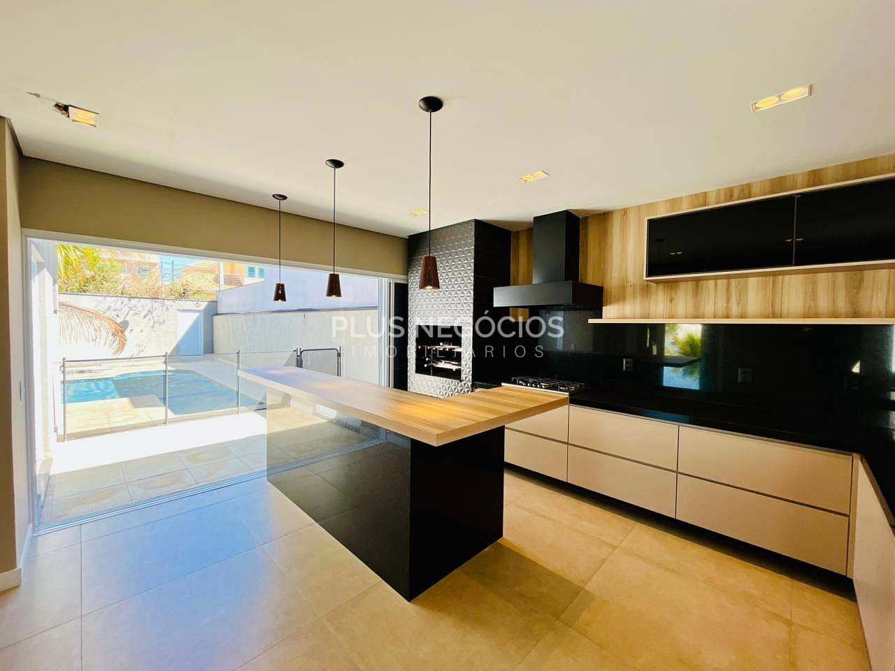 Casa à venda com 4 quartos, 296m² - Foto 2