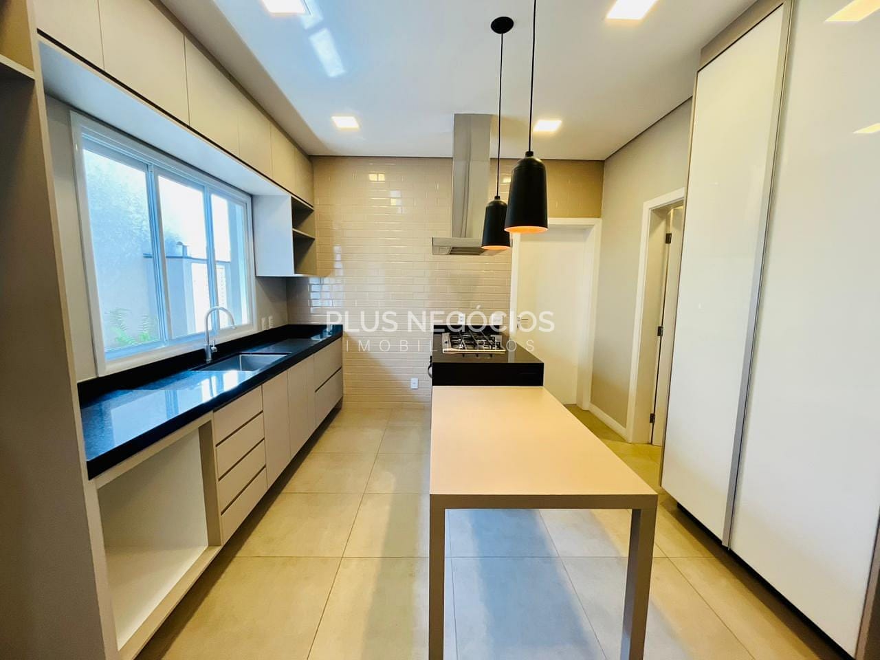 Casa à venda com 4 quartos, 296m² - Foto 17