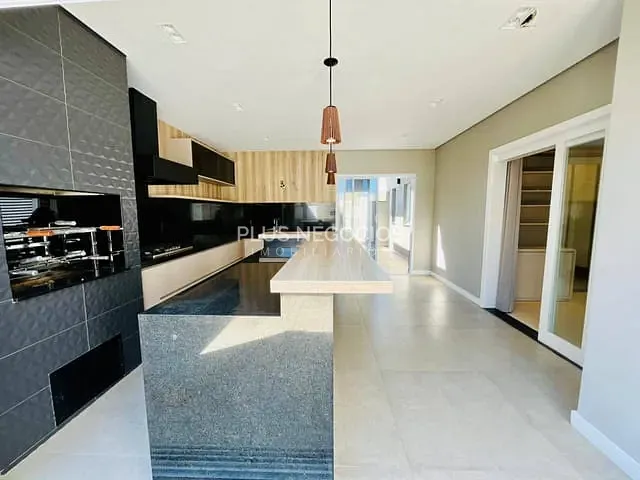Casa com 350m² 4 quartos e 4 banheiros, à venda, no bairro Parque Esplanada em Votorantim