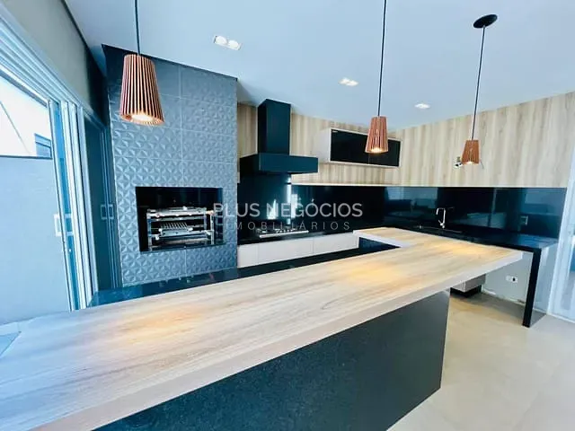 Casa com 350m² 4 quartos e 4 banheiros, à venda, no bairro Parque Esplanada em Votorantim