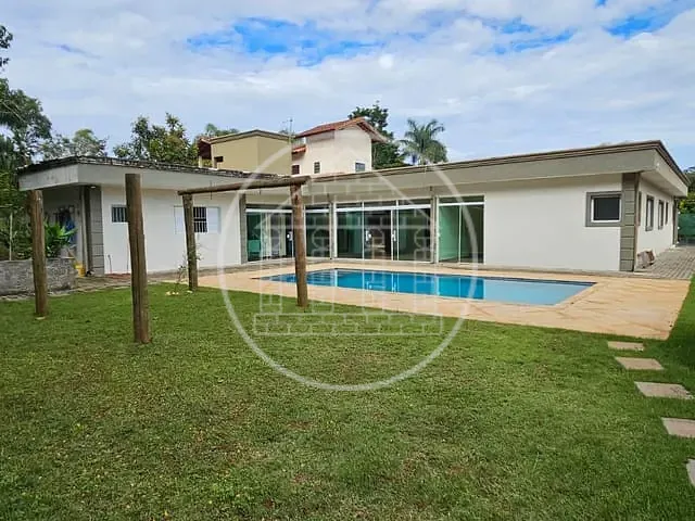 Casa com 820m² 4 quartos e 5 banheiros, à venda ou para alugar, no bairro Fazenda da Ilha em Embu-Guaçu