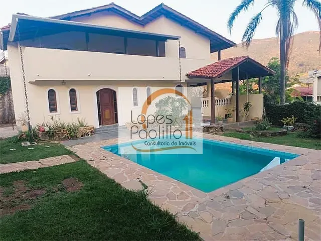 Casa com 303m² 3 quartos e 2 banheiros, à venda ou para alugar, no bairro Recreio Maristela em Atibaia