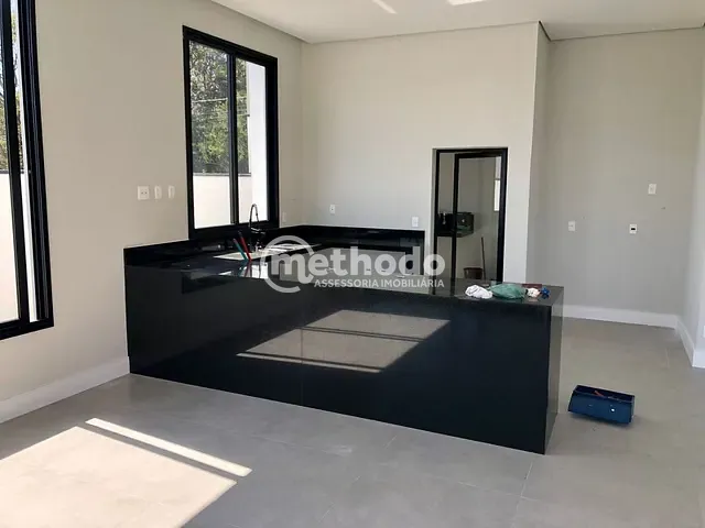 Casa com 411m² 4 quartos e 6 banheiros, à venda, no bairro Parque das Quaresmeiras em Campinas