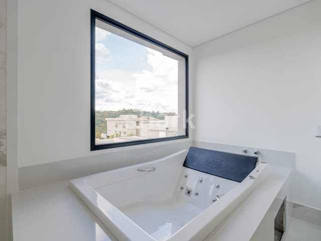 Casa com 450m² 4 quartos e 6 banheiros, à venda, no bairro Alphaville em Santana de Parnaíba