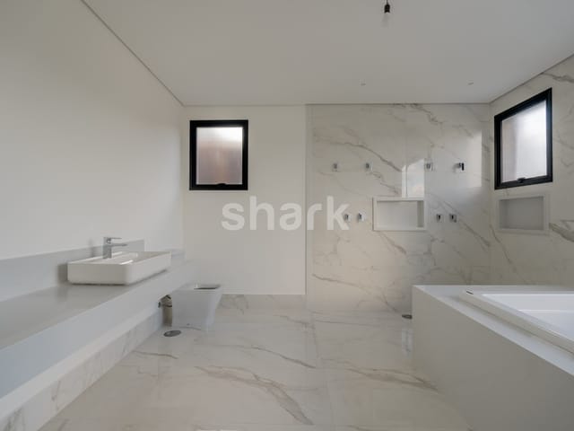 Casa com 450m² 4 quartos e 6 banheiros, à venda, no bairro Alphaville em Santana de Parnaíba