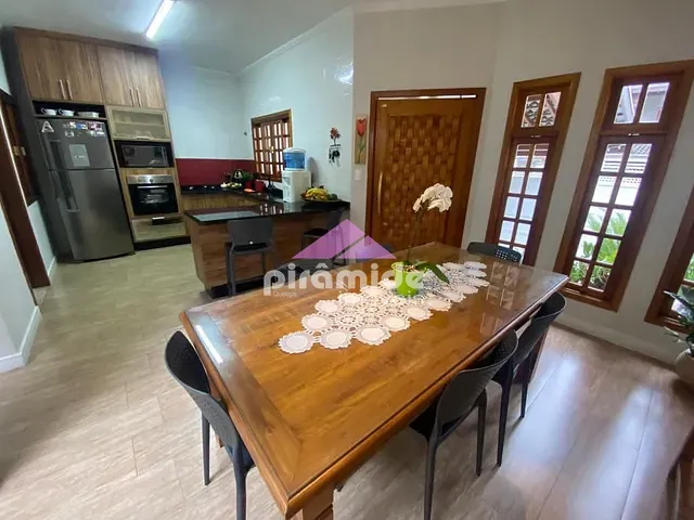 Casa com 140m² 3 quartos e 3 banheiros, à venda, no bairro Loteamento Villa Branca em Jacareí