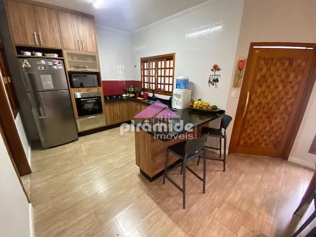 Casa com 140m² 3 quartos e 3 banheiros, à venda, no bairro Loteamento Villa Branca em Jacareí