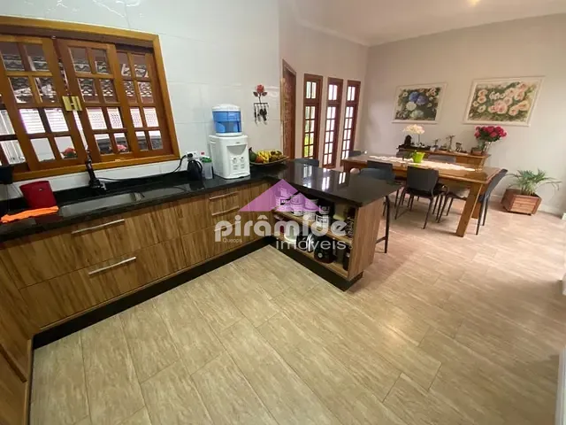Casa com 140m² 3 quartos e 3 banheiros, à venda, no bairro Loteamento Villa Branca em Jacareí