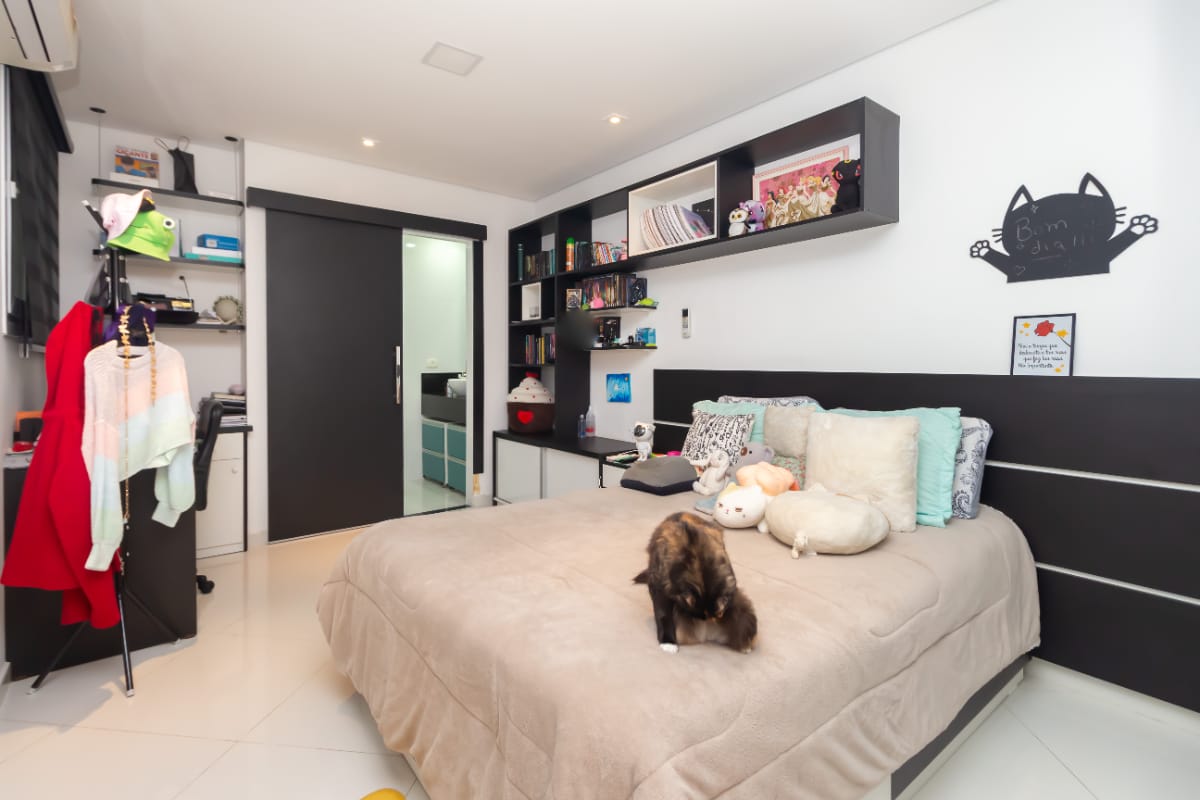 Foto do Casa-Casa tipo para venda em Parque São Domingos com 4 quartos, sendo 2 suítes, 210m²