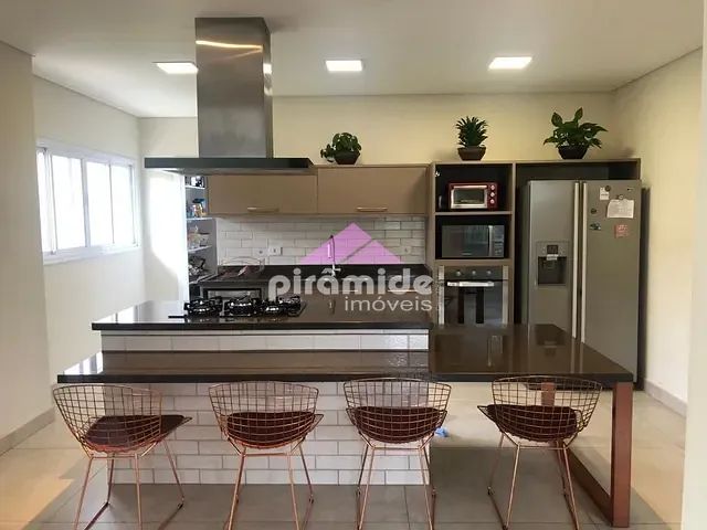 Casa com 493m² 3 quartos e 4 banheiros, à venda, no bairro Urbanova em São José dos Campos