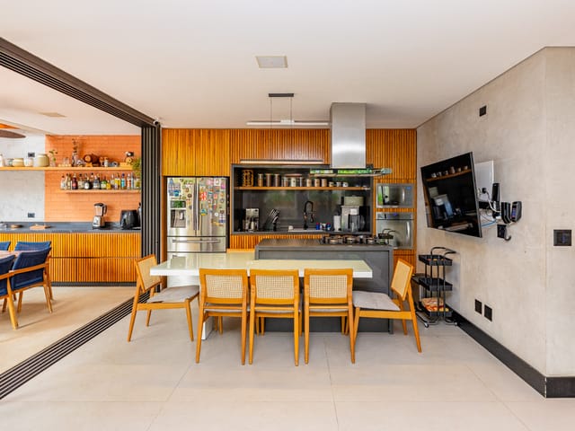 Casa com 285m² 4 quartos e 6 banheiros, à venda, no bairro Jardim Cordeiro em São Paulo