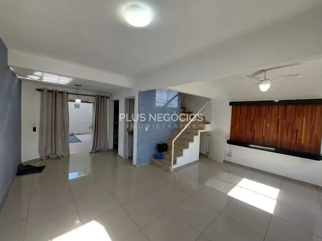 Casa com 175m² 3 quartos e 2 banheiros, à venda, no bairro Bairro da Vossoroca em Sorocaba
