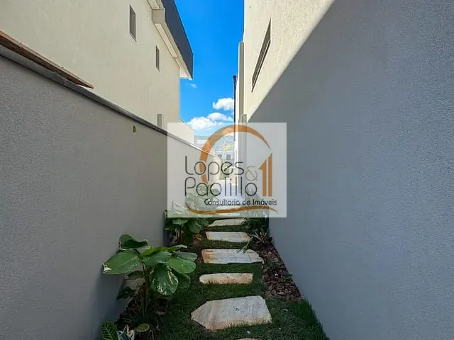 Casa com 360m² 3 quartos e 4 banheiros, à venda, no bairro Vila Santista em Atibaia