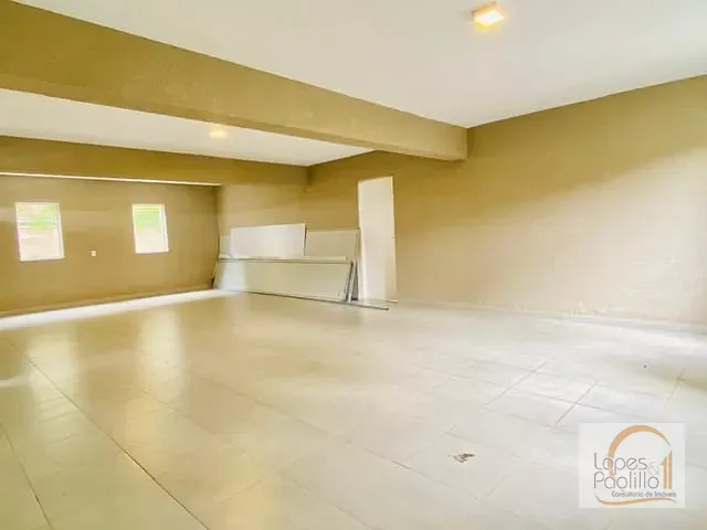 Casa com 720m² 3 quartos e 2 banheiros, à venda, no bairro Jardim Itaperi em Atibaia
