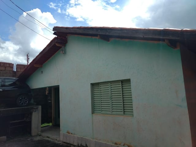 Casa com 250m² 2 quartos e 2 banheiros, à venda, no bairro Jardim Sandra Maria em Taubaté