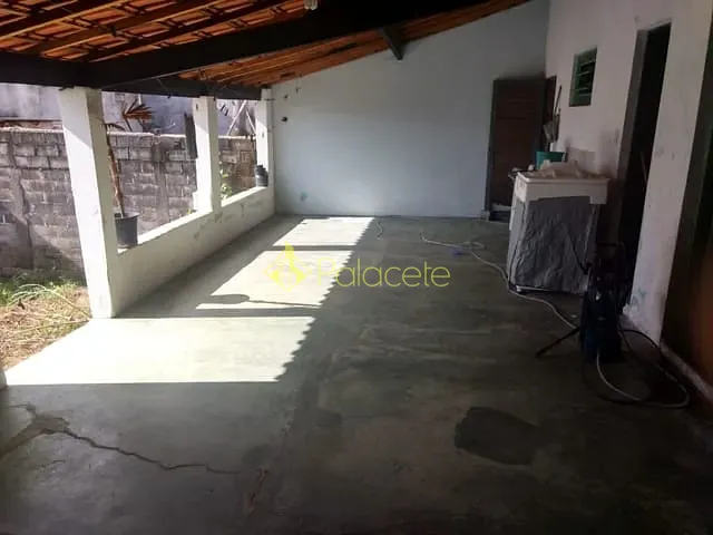 Casa com 250m² 2 quartos e 2 banheiros, à venda, no bairro Jardim Sandra Maria em Taubaté