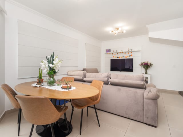 Casa com 103000m² 3 quartos e 3 banheiros, à venda, no bairro Vila Ipojuca em São Paulo