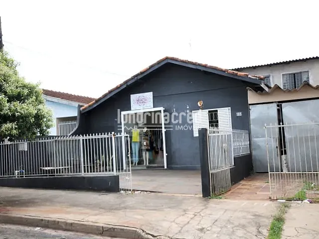 Casa com 200m², à venda, no bairro Conjunto Habitacional Violim em Londrina