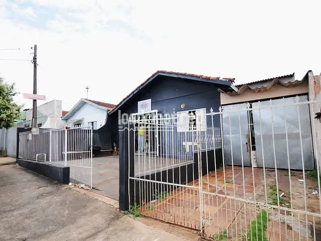 Casa com 200m², à venda, no bairro Conjunto Habitacional Violim em Londrina
