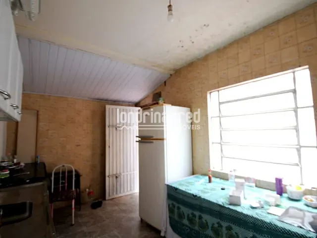 Casa com 200m², à venda, no bairro Conjunto Habitacional Violim em Londrina