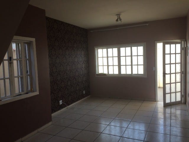 Casa à venda, no bairro Residencial Novo Horizonte em Taubaté