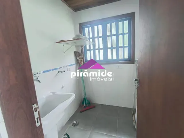 Casa com 650m² 3 quartos e 1 banheiro, à venda, no bairro Massaguaçu em Caraguatatuba