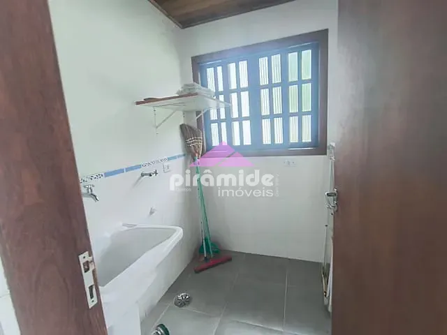 Casa com 650m² 3 quartos e 1 banheiro, à venda, no bairro Massaguaçu em Caraguatatuba