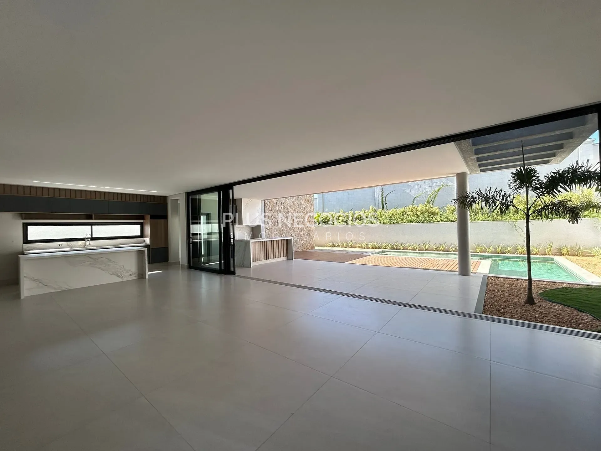 Casa, 4 quartos, 358 m² - Foto 1