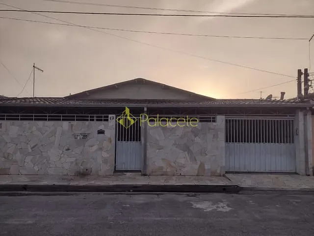Casa com 255m² 3 quartos e 2 banheiros, à venda, no bairro Chácara Tropical em Potim