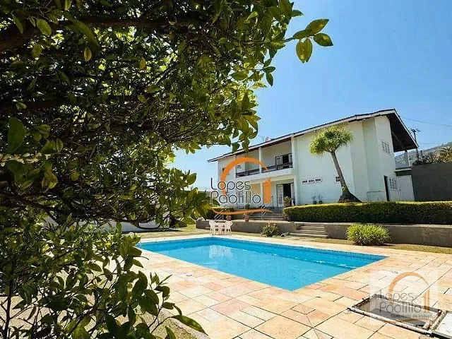 Casa com 1054m² 4 quartos e 5 banheiros, para alugar, no bairro Condomínio Flamboyant-B em Atibaia