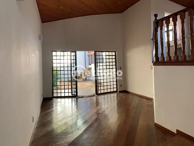 Casa com 250m² 4 quartos e 4 banheiros, à venda, no bairro Jardim Santa Genebra em Campinas
