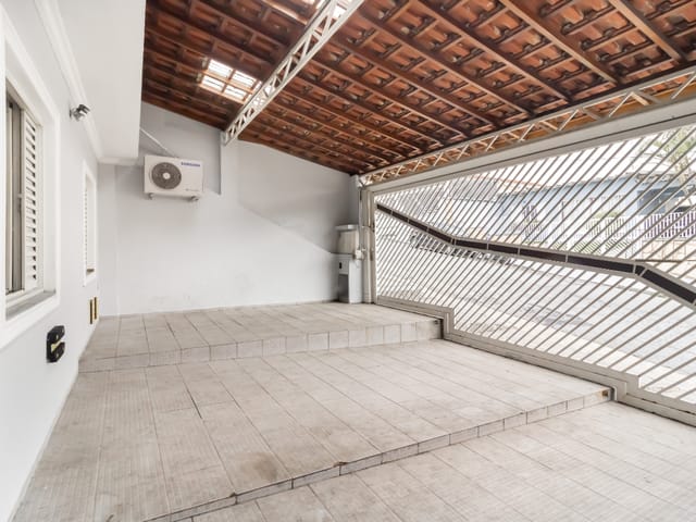 Casa com 196m² 5 quartos e 4 banheiros, à venda, no bairro Parque Maria Domitila em São Paulo